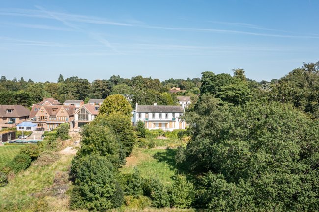 Great Oak, 15 Prowse Avenue, Bushey Heath, Hertfordshire WD23 1JS 5