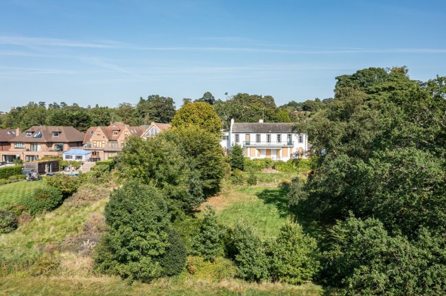 Great Oak, 15 Prowse Avenue, Bushey Heath, Hertfordshire WD23 1JS 5