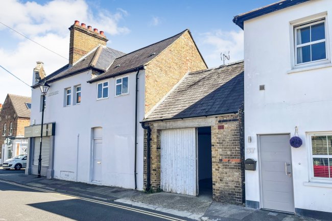 Garage at 35 Alexander Road, Windsor, SL4 1HZ 8