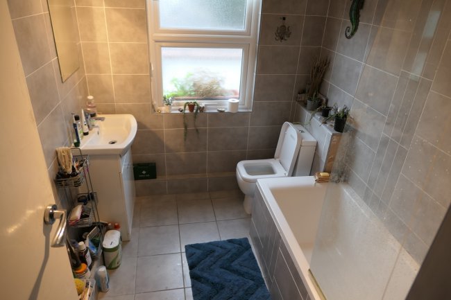 193 and 193A  Hamlet Court Road, Westcliff on Sea, Essex  SS0 7EL 8