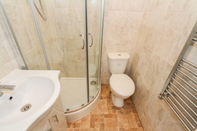 221 Whittington Road, Bowes Park, London, N22 8YW 1