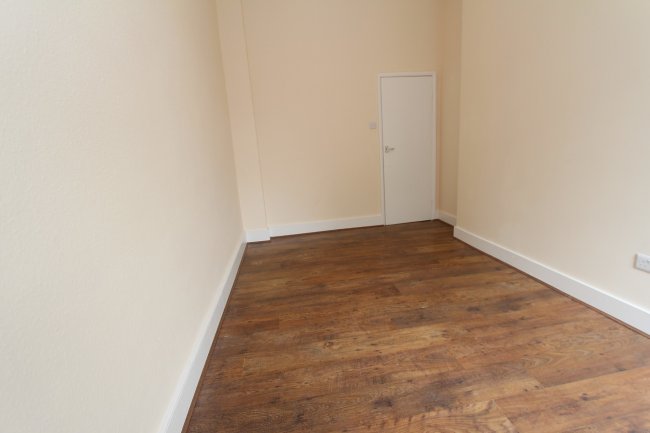 221 Whittington Road, Bowes Park, London, N22 8YW 1