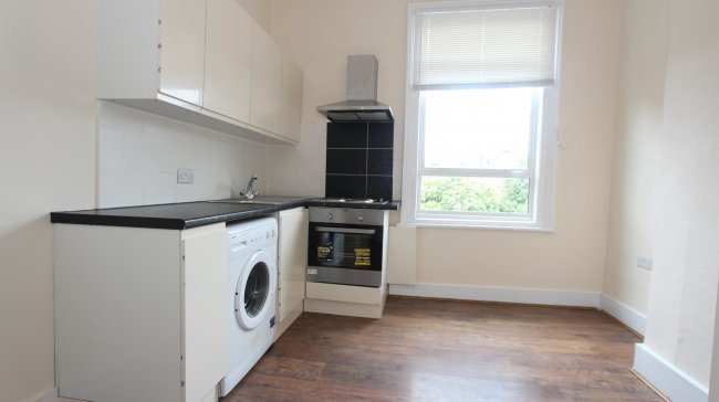 221 Whittington Road, Bowes Park, London, N22 8YW 1