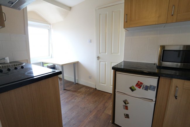 221 Whittington Road, Bowes Park, London, N22 8YW 1