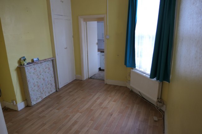 8 Tranmere Road, Earlsfield, London SW18 3QQ  1