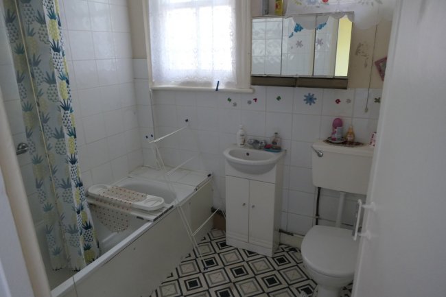 8 Tranmere Road, Earlsfield, London SW18 3QQ  1