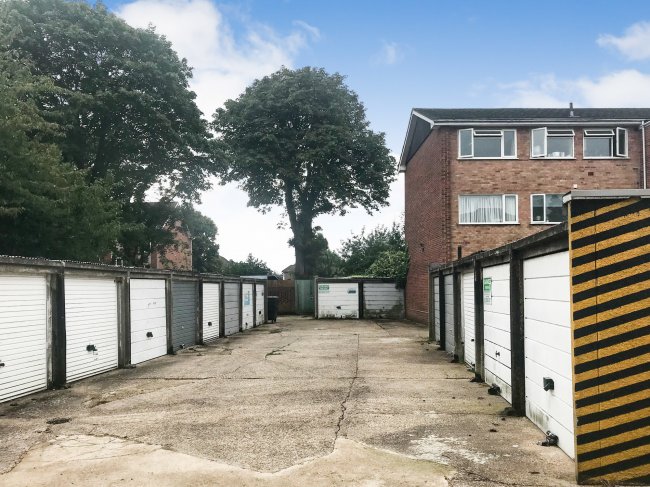 Stafford Close, off Reservoir Road, Southgate, London N14 4BD 2