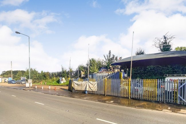 209 Brighton Road, Coulsdon CR5 3EA
 7