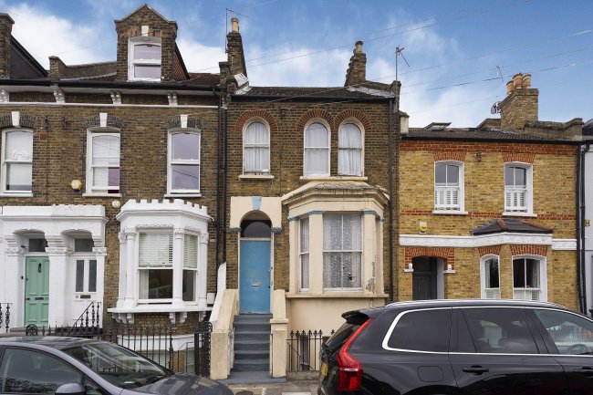 19 Chivalry Road, Battersea, London, SW11 1HT
 8