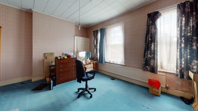 19 Chivalry Road, Battersea, London, SW11 1HT
 8