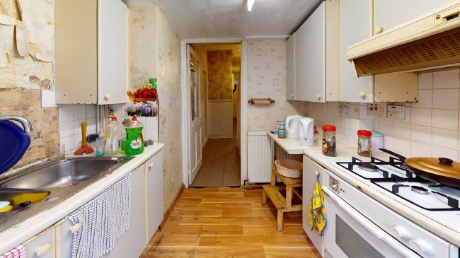 19 Chivalry Road, Battersea, London, SW11 1HT
 8