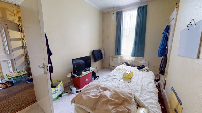 19 Chivalry Road, Battersea, London, SW11 1HT
 8