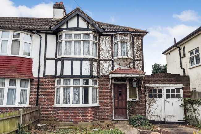 22 Graham Avenue, Mitcham, Surrey CR4 2HG 3