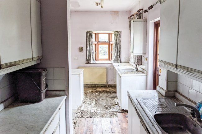 22 Graham Avenue, Mitcham, Surrey CR4 2HG 3