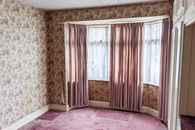 22 Graham Avenue, Mitcham, Surrey CR4 2HG 3