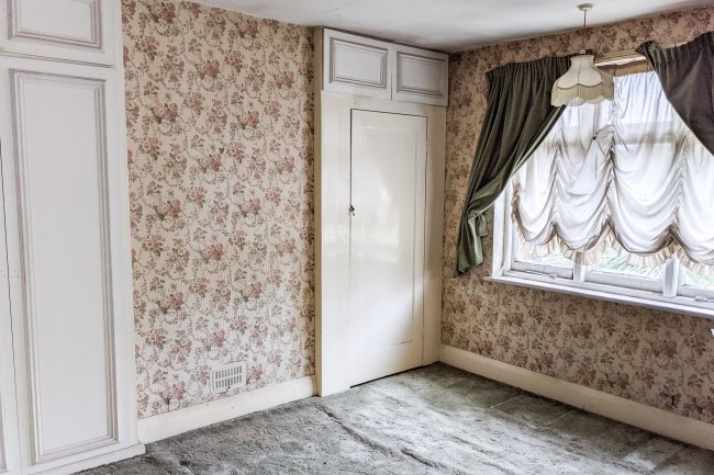 22 Graham Avenue, Mitcham, Surrey CR4 2HG 3