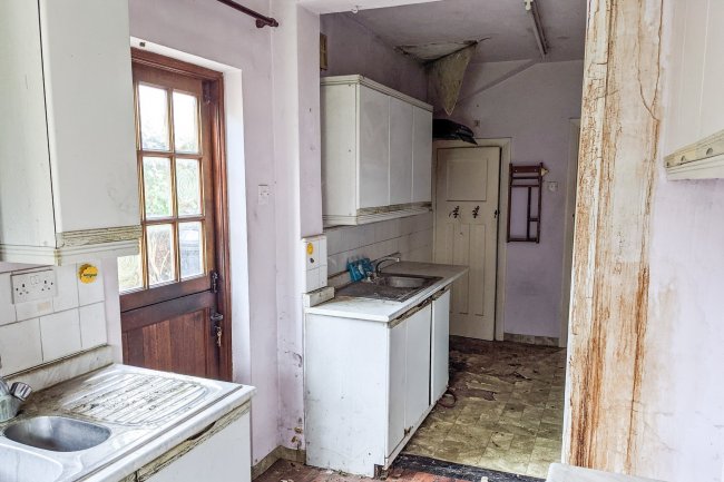 22 Graham Avenue, Mitcham, Surrey CR4 2HG 3