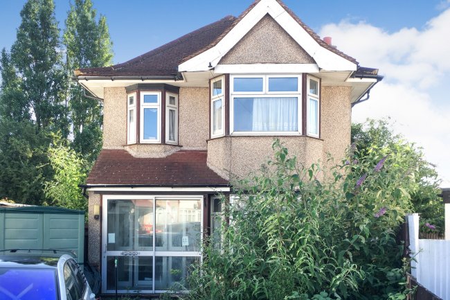 22 Lomond Close, Wembley, Middlesex HA0 4HB 5