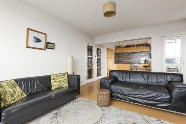 Flat 154, Michael Cliffe House, Skinner Street, London EC1R 0LN
 9