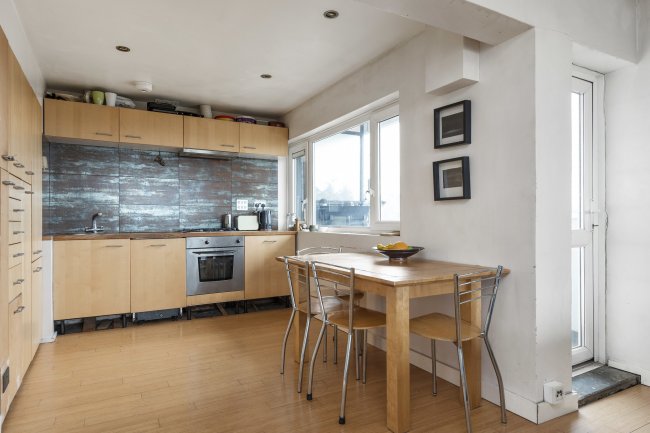 Flat 154, Michael Cliffe House, Skinner Street, London EC1R 0LN
 9