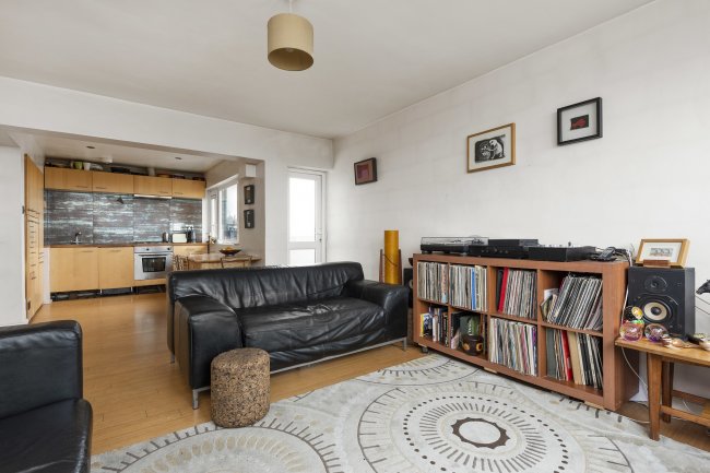 Flat 154, Michael Cliffe House, Skinner Street, London EC1R 0LN
 9