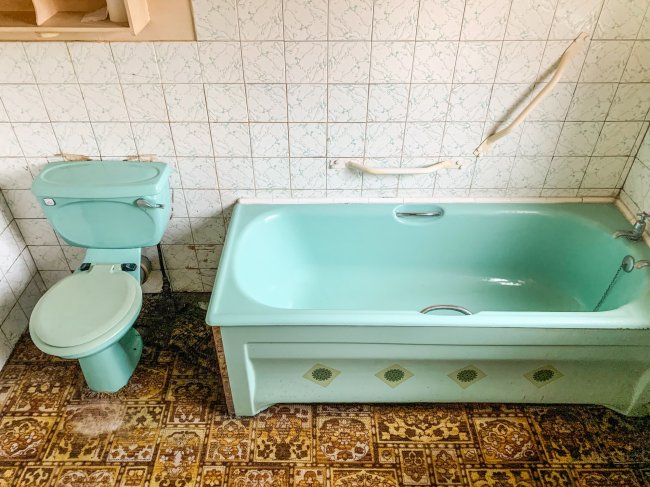 2 Cramworth Grove, Nottingham, NG5 4AP
 2