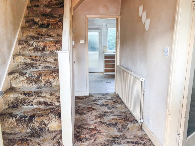 2 Cramworth Grove, Nottingham, NG5 4AP
 2