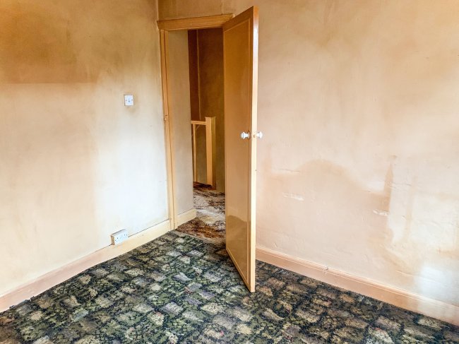 2 Cramworth Grove, Nottingham, NG5 4AP
 2