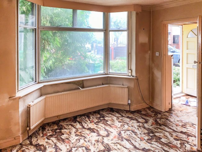 2 Cramworth Grove, Nottingham, NG5 4AP
 2