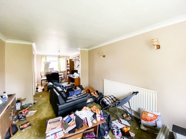 33 Kingsfield Gardens, Lowford, Bursledon, Hampshire, SO31 8AY
 6
