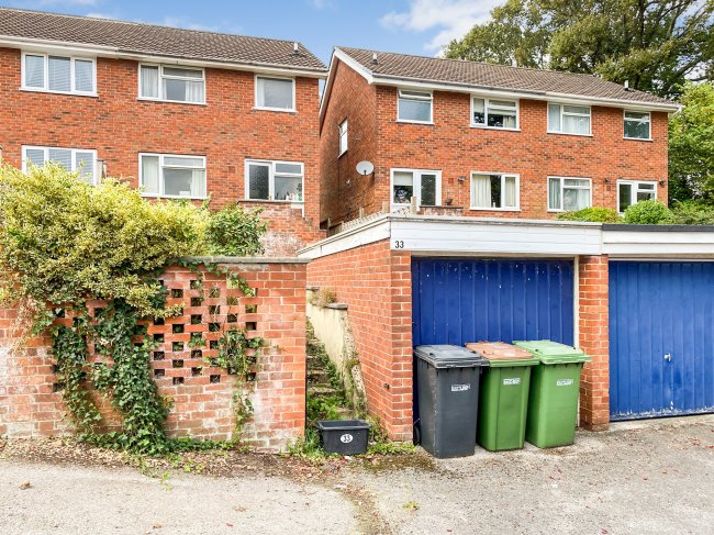 33 Kingsfield Gardens, Lowford, Bursledon, Hampshire, SO31 8AY
 6