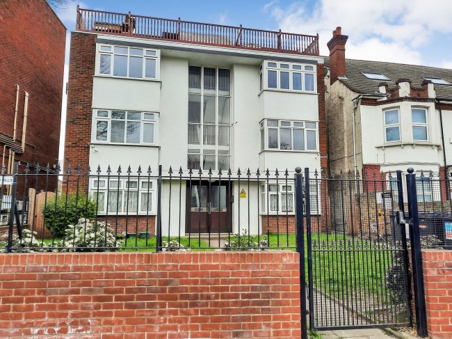 5 Terry Lodge, 680 London Road, Thornton Heath, Surrey CR7 7HU
 1