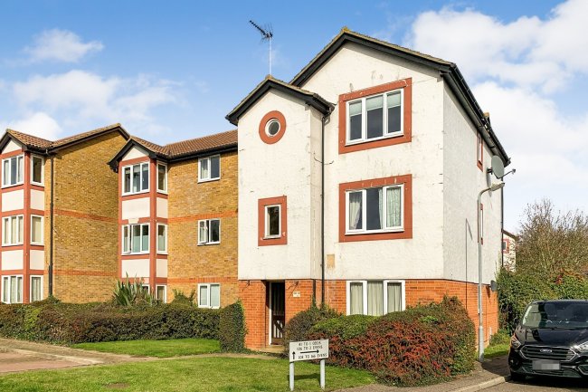 112 Ramshaw Drive, Chelmsford, Essex, CM2 6UB
 2