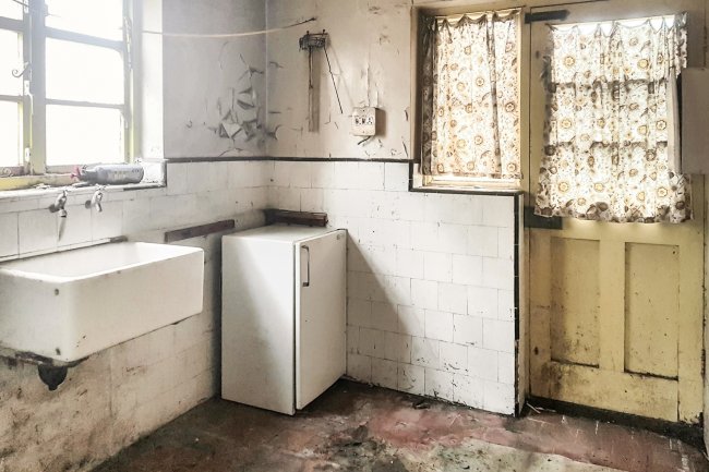 56 Winton Drive, Croxley Green, Rickmansworth, Hertfordshire, WD3 3RD
 7