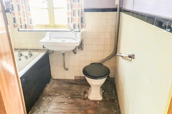 56 Winton Drive, Croxley Green, Rickmansworth, Hertfordshire, WD3 3RD
 7