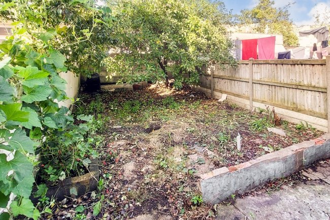 11 Oakdale Road, Forest Gate, London, E7 8JU
 10