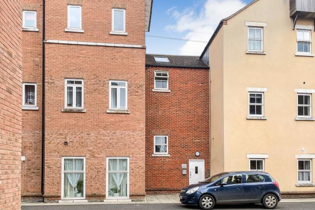 59 Mere Court, Pine Street, Aylesbury HP19 7HX
 4