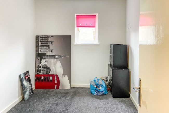 59 Mere Court, Pine Street, Aylesbury HP19 7HX
 4