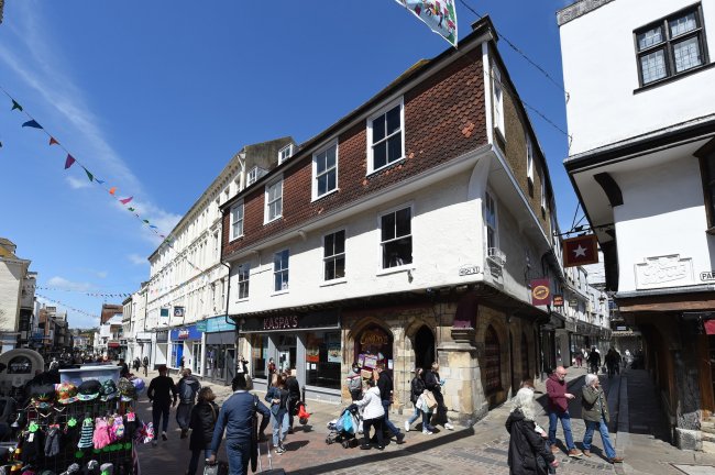 2 High Street, Canterbury, CT1 2JH
 8