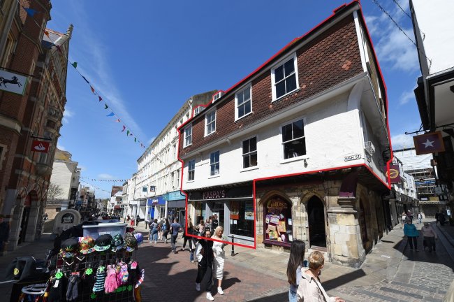 2 High Street, Canterbury, CT1 2JH
 8