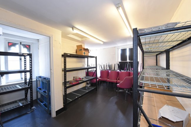 2 High Street, Canterbury, CT1 2JH
 8