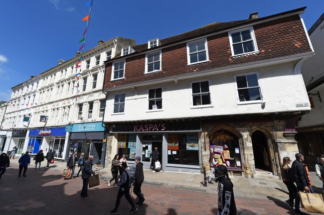 2 High Street, Canterbury, CT1 2JH
 8