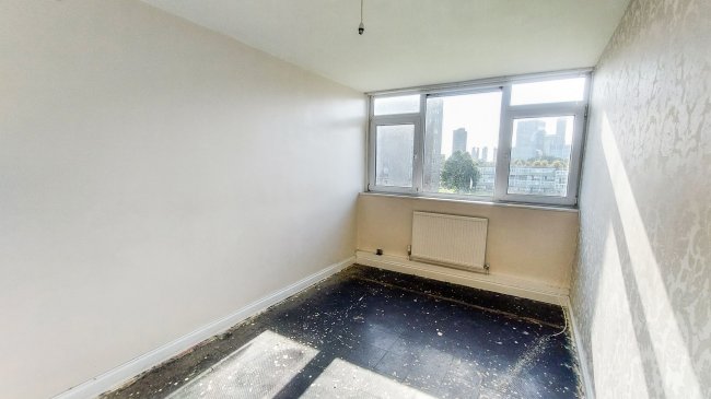 19 Salisbury House, Hobday Street, London, E14 6AY 
 3