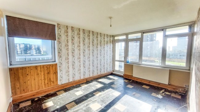 19 Salisbury House, Hobday Street, London, E14 6AY 
 3