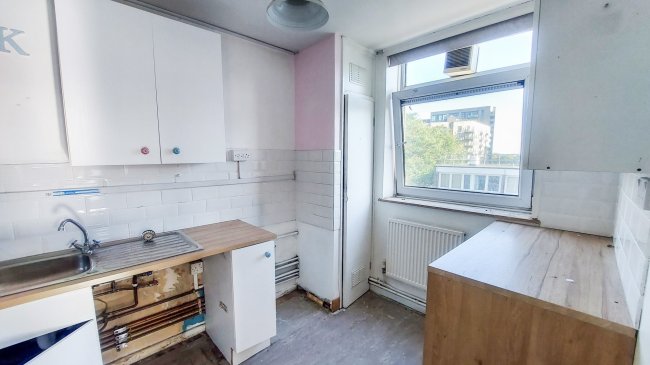 19 Salisbury House, Hobday Street, London, E14 6AY 
 3