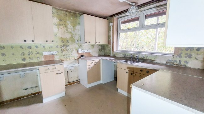 110 Hind Grove, London, E14 6HU 
 2