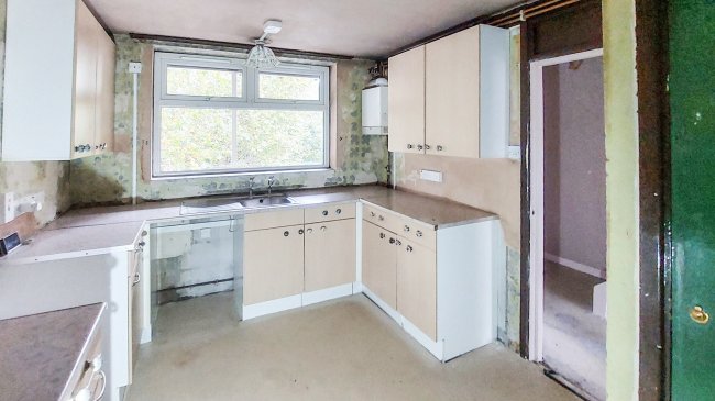 110 Hind Grove, London, E14 6HU 
 2