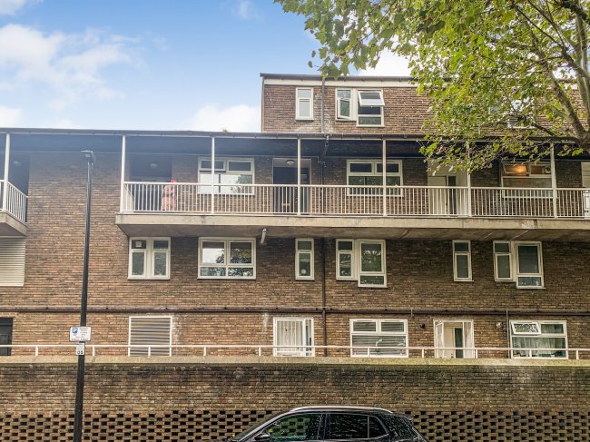 110 Hind Grove, London, E14 6HU 
 2