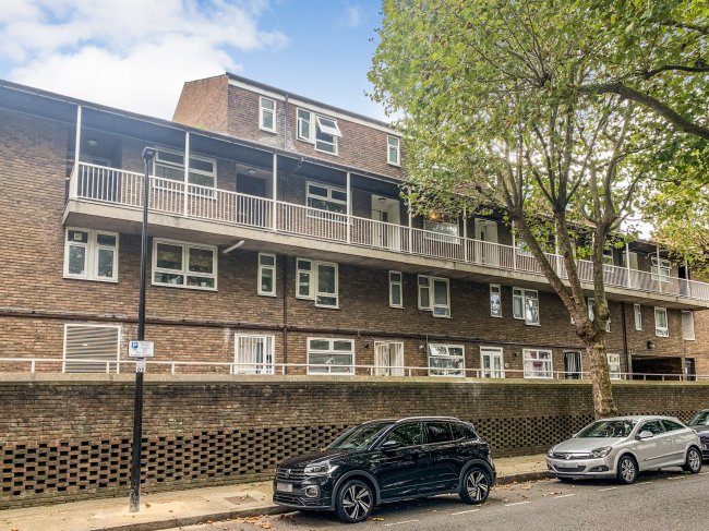 110 Hind Grove, London, E14 6HU 
 2