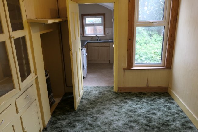 27 Lyndhurst Road, Thornton Heath, Surrey CR7 7PY 9